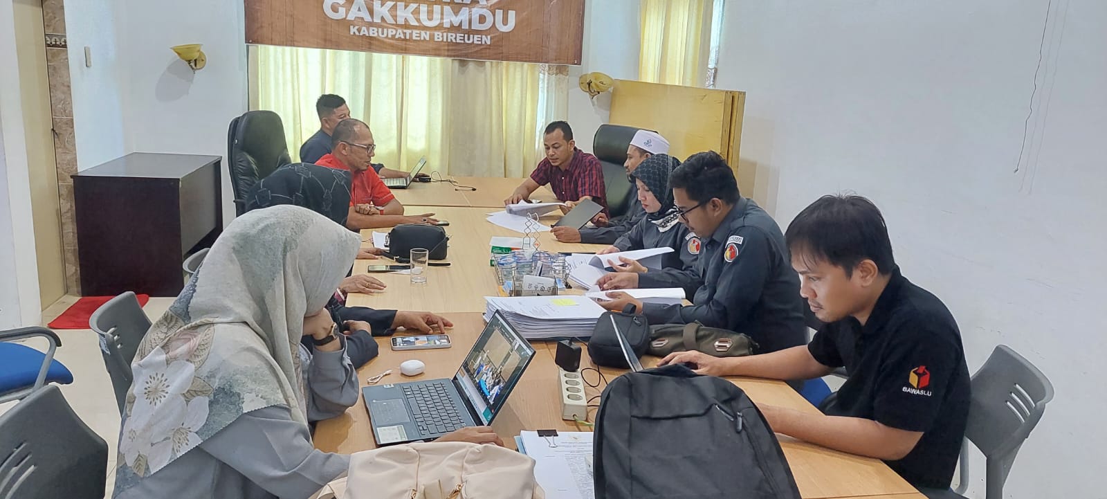 Tim Panwaslih Provinsi Aceh melakukan verifikasi data kecelakaan kerja badan ad hoc pemilu 2024.
