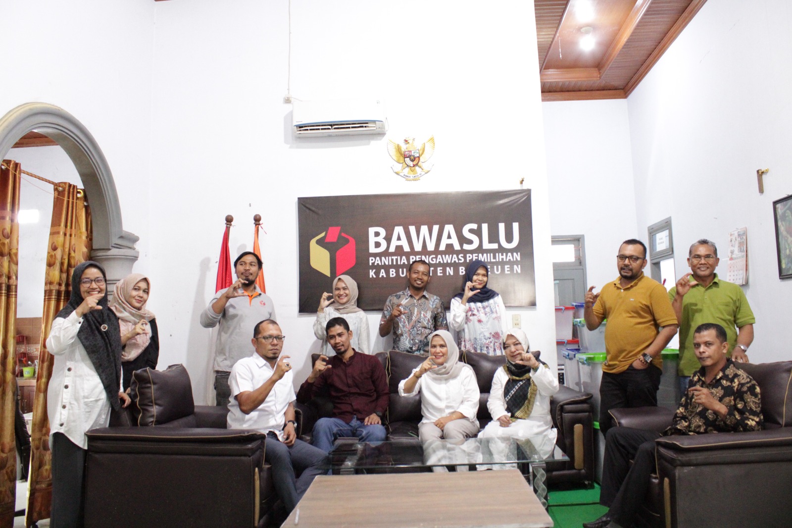 Safwani Supervisi PPID di Panwalih Bireuen (9/8/2024).