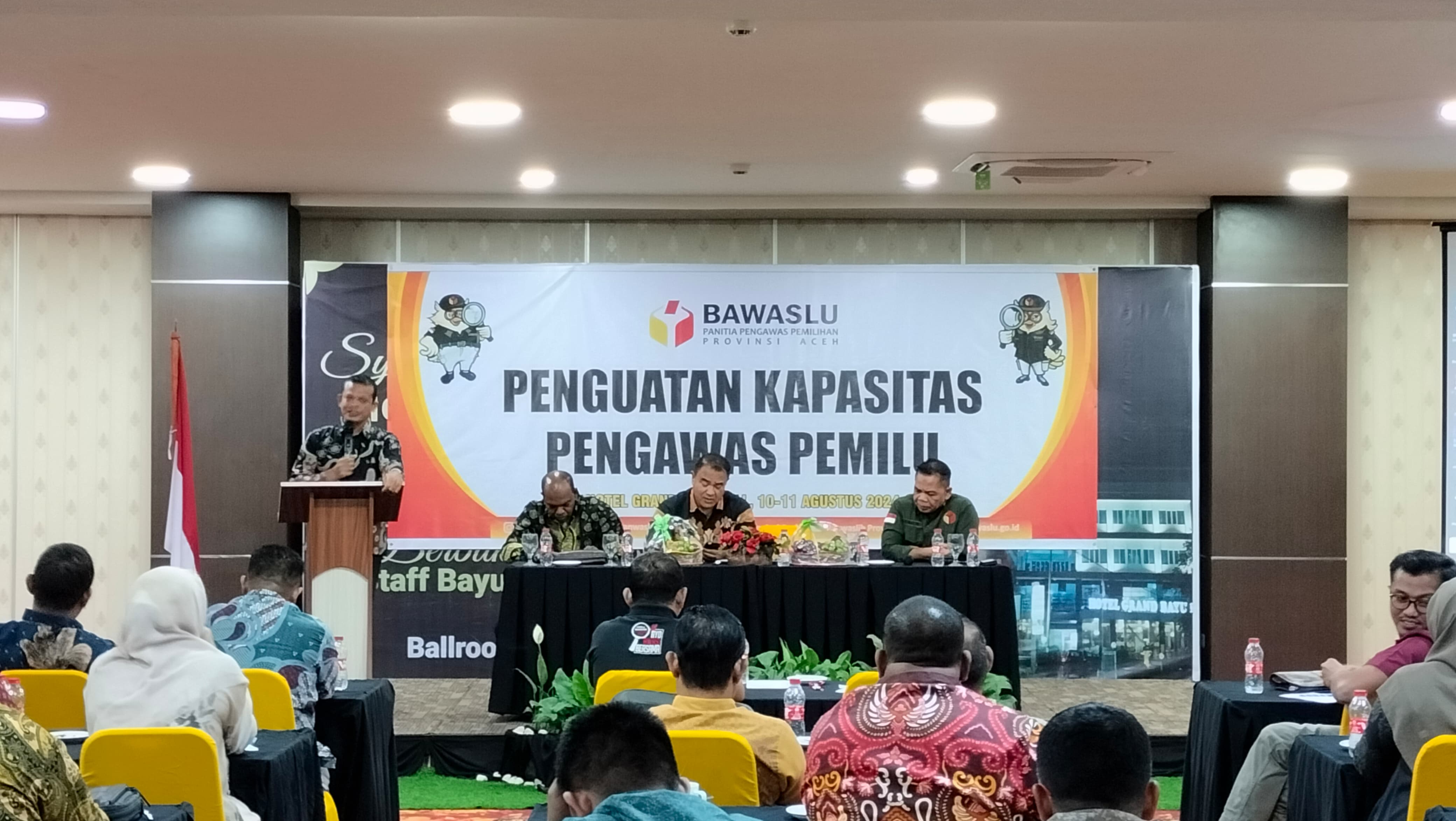 Kordiv SDMO Panwaslih Provinsi Aceh, Yusriadi Membuka Kegiatan Penguatan Kapasitas Pengawas Pemilu, di Hotel Grand Bayu Hill, Takengon, Minggu (09/08/2024). Foto:humas