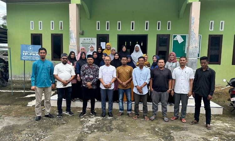 Foto Bersama Perwakilan Masyarakat Seuneubok Rawa dengan Panwaslih Kabupaten Bireuen