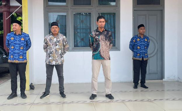 Anggota Panwaslih Kabupaten Bireuen, Baihaqi bertindak sebagai pembina Upacara Hari Peringatan Pahlawan Tahun 2025.