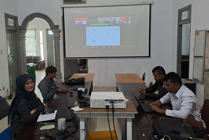 Admin aplikasi Sistem Informasi Penyelesaian Sengketa (SIPS), Panwaslih Kabupaten Bireuen mengikuti sosialisasi fitur baru.
