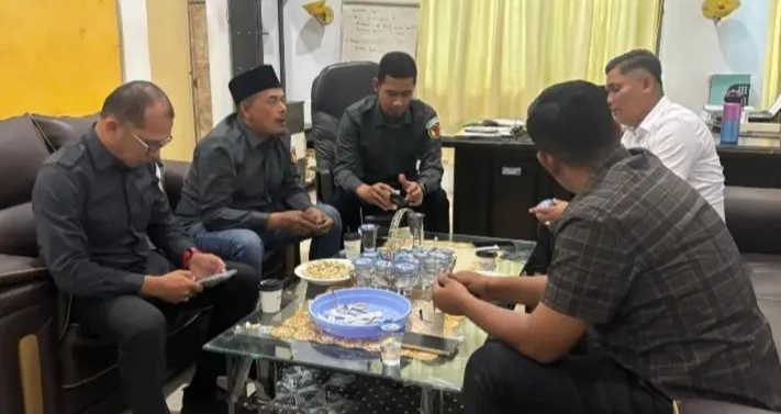 Rapat Kordinasi Pemutakhiran Daftar Pemilih Berkelanjutan Triwulan I Tahun 2026, yang dilaksankan Panwaslih Kabupaten Bireuen bersama KIP Bireuen, Senin 30 Maret 2026, di Sekretariat Panwaslih Setempat.