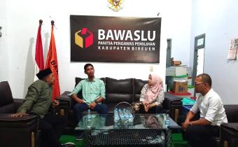 Koordinator Divisi (Kordiv) Pencegahan, Partisipasi Masyarakat dan Hubungan Masyarakat Panitia Pengawas Pemilihan (Panwaslih) Provinsi Aceh, Maitanur S.Pd., MM melakukan supervisi ke Sekretaraiat Panwaslih Kabupaten Bireuen, di Juli Cot Meurak, Jumat (21/06/2024.