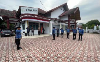 Upacara HUT RI ke 80 Bawaslu Bireuen
