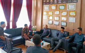 Ketua dan Anggota Panwaslih Kabupaten Bireuen bersilaturahmi dengan Kepala Kejari Bireuen.